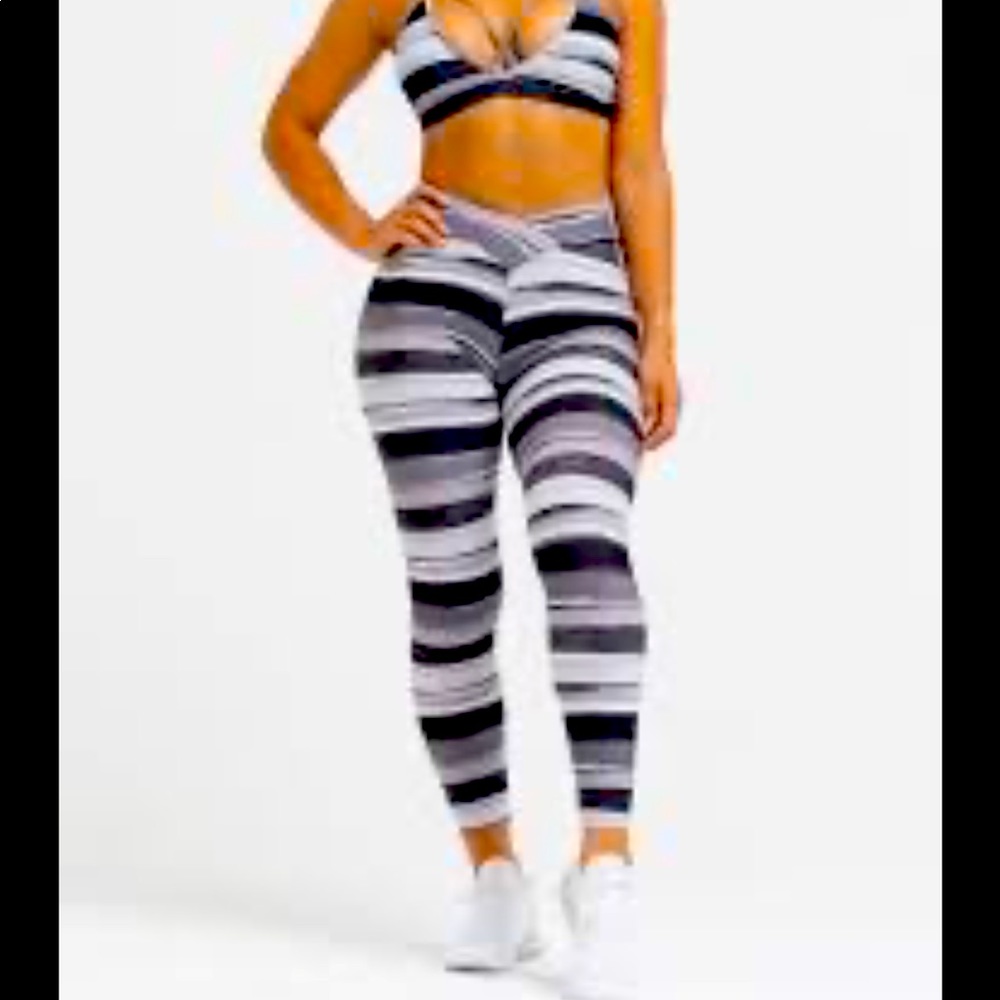 LiciFit scrunch leggings small and small bra